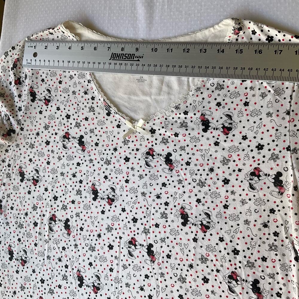 Disney Women’s Short Sleeve Top Sleepwear size 2XL, White, Mickey kisses Minnie